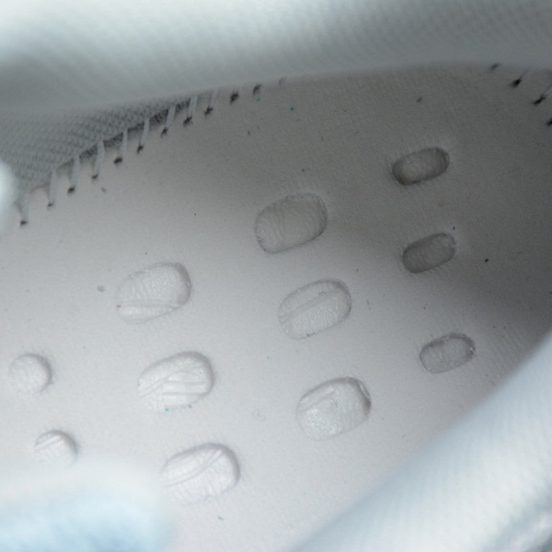 Yzy 700 V2 'Inertia'