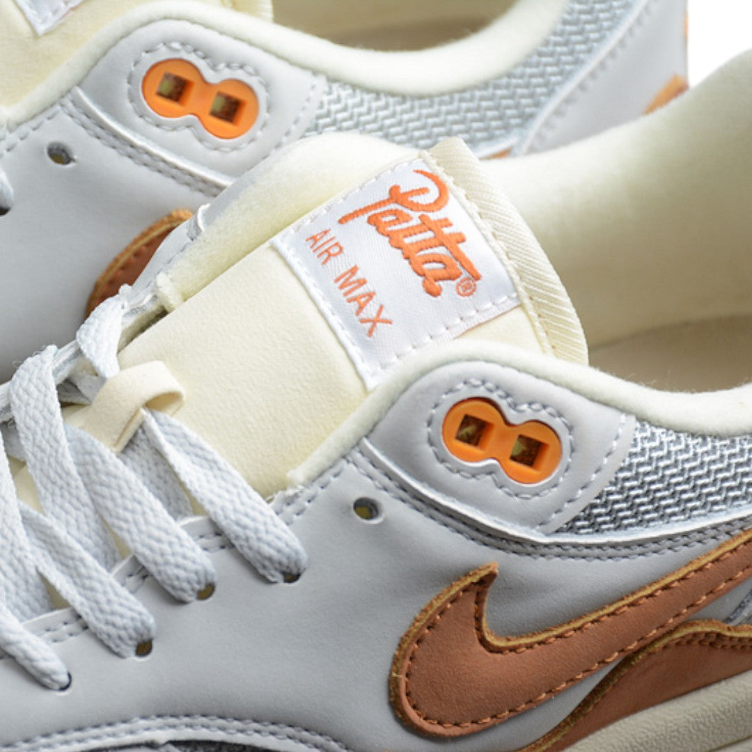 AM1 x Patta 'Waves Monarch'