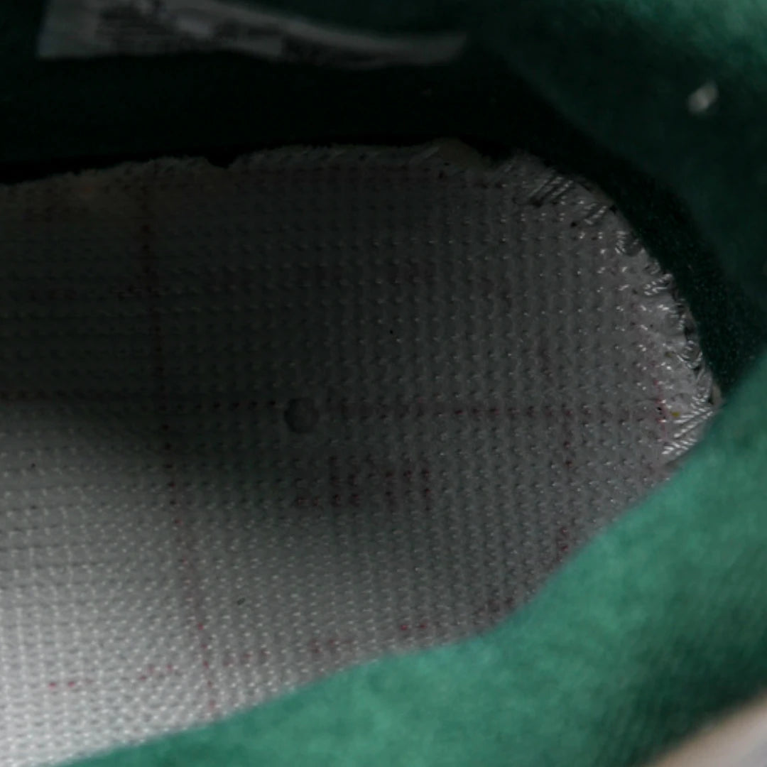 (Unreleased) AJ4 Retro x Venusaur