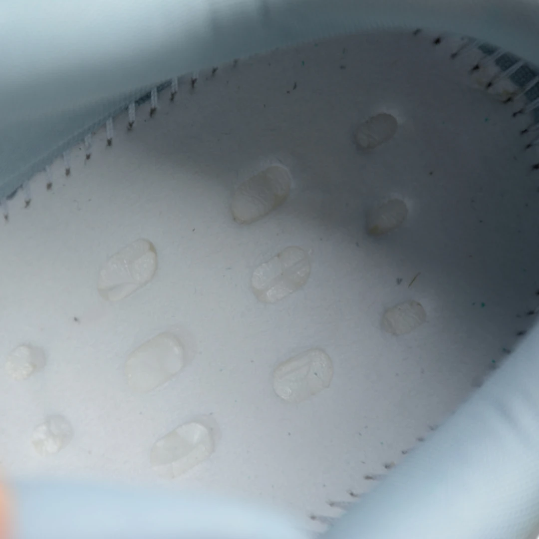 Yzy 700 V2 'Hospital Blue'