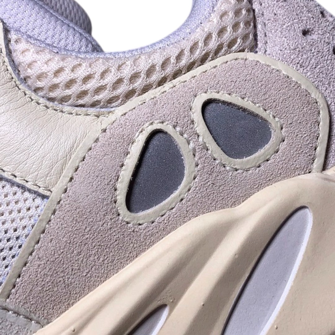 Yzy Boost 700 'Analog'