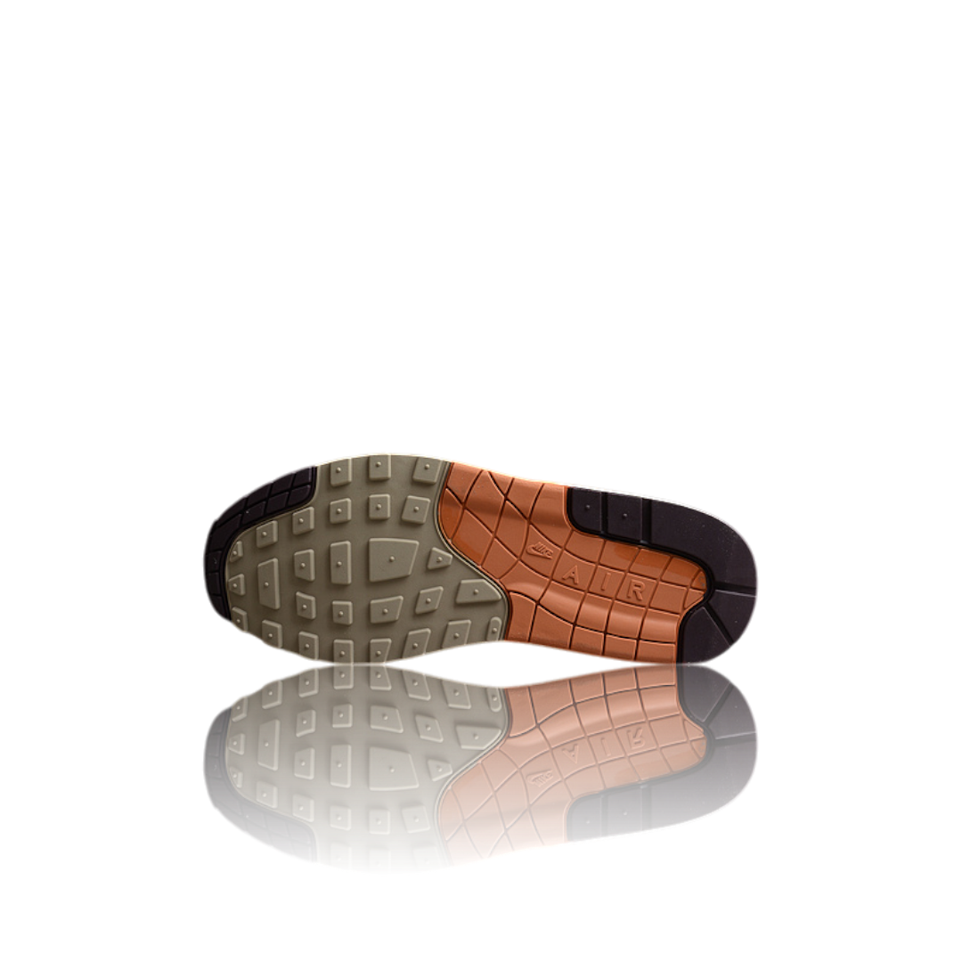 AM1 x Patta 'Waves Monarch'