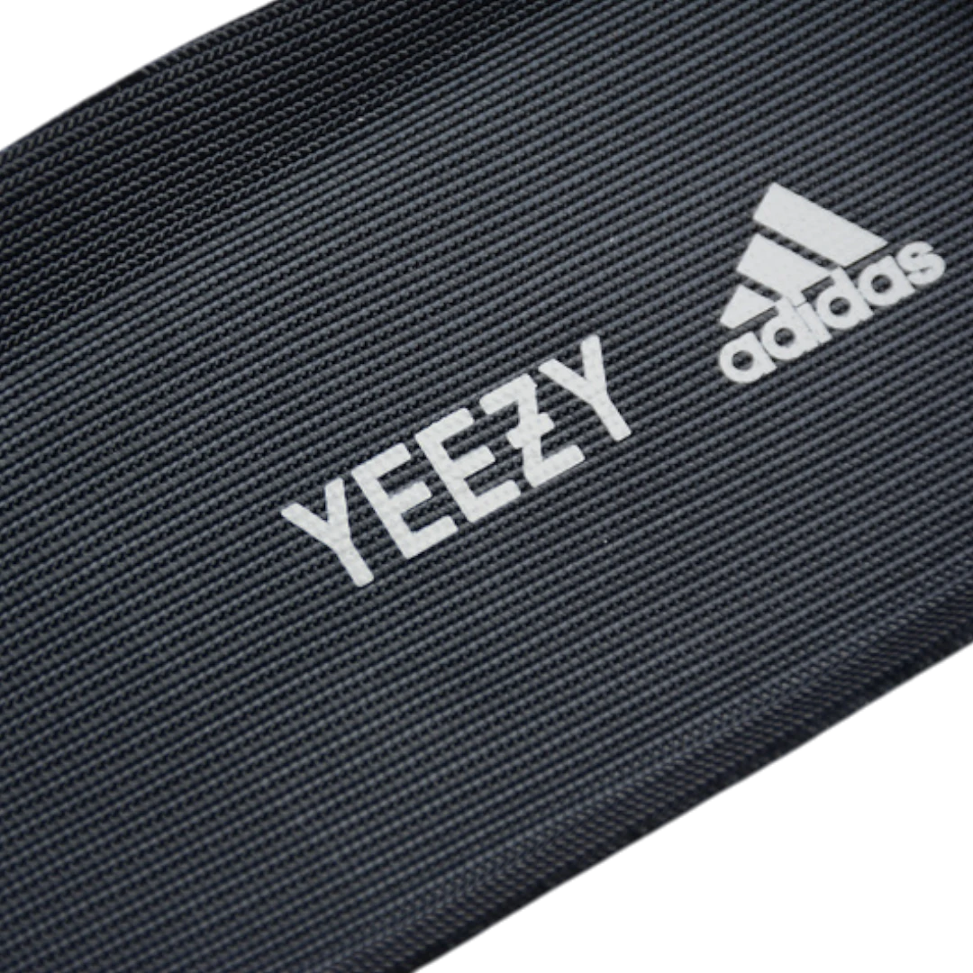 Yzy 700 MNVN 'Orange'