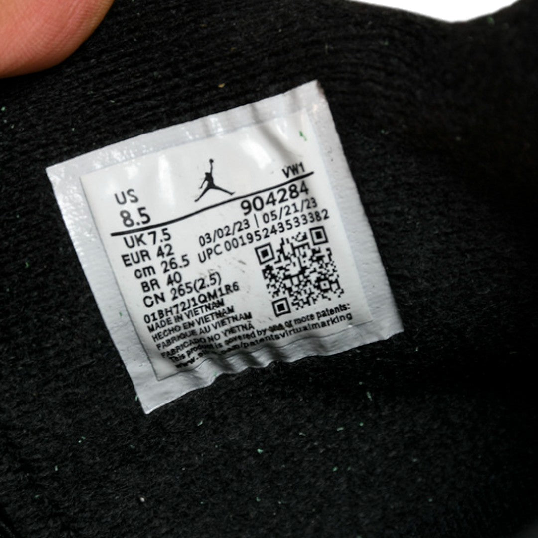 AJ4 Retro 'Wahlburgers'