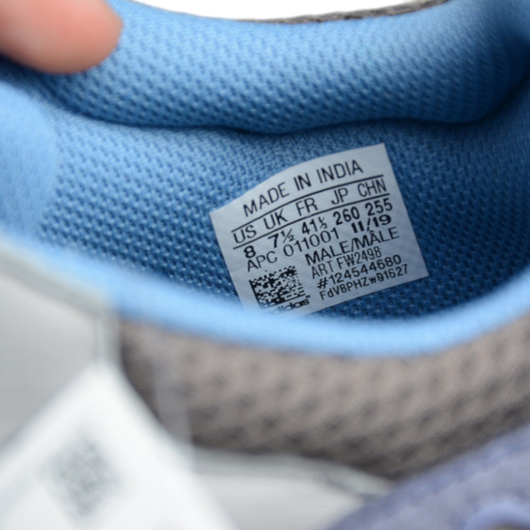 Yzy Boost 700 'Carbon Blue'