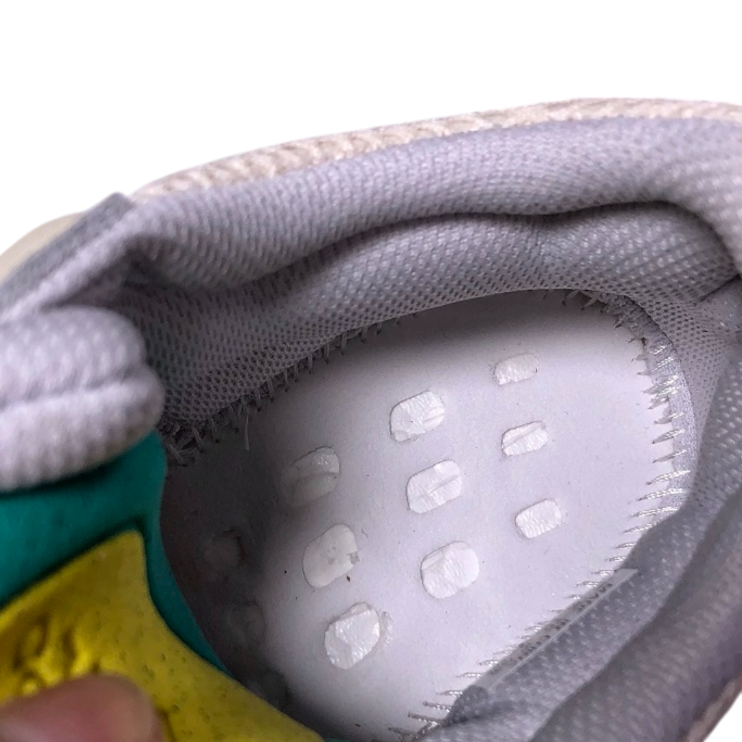 Yzy Boost 700 'Analog'