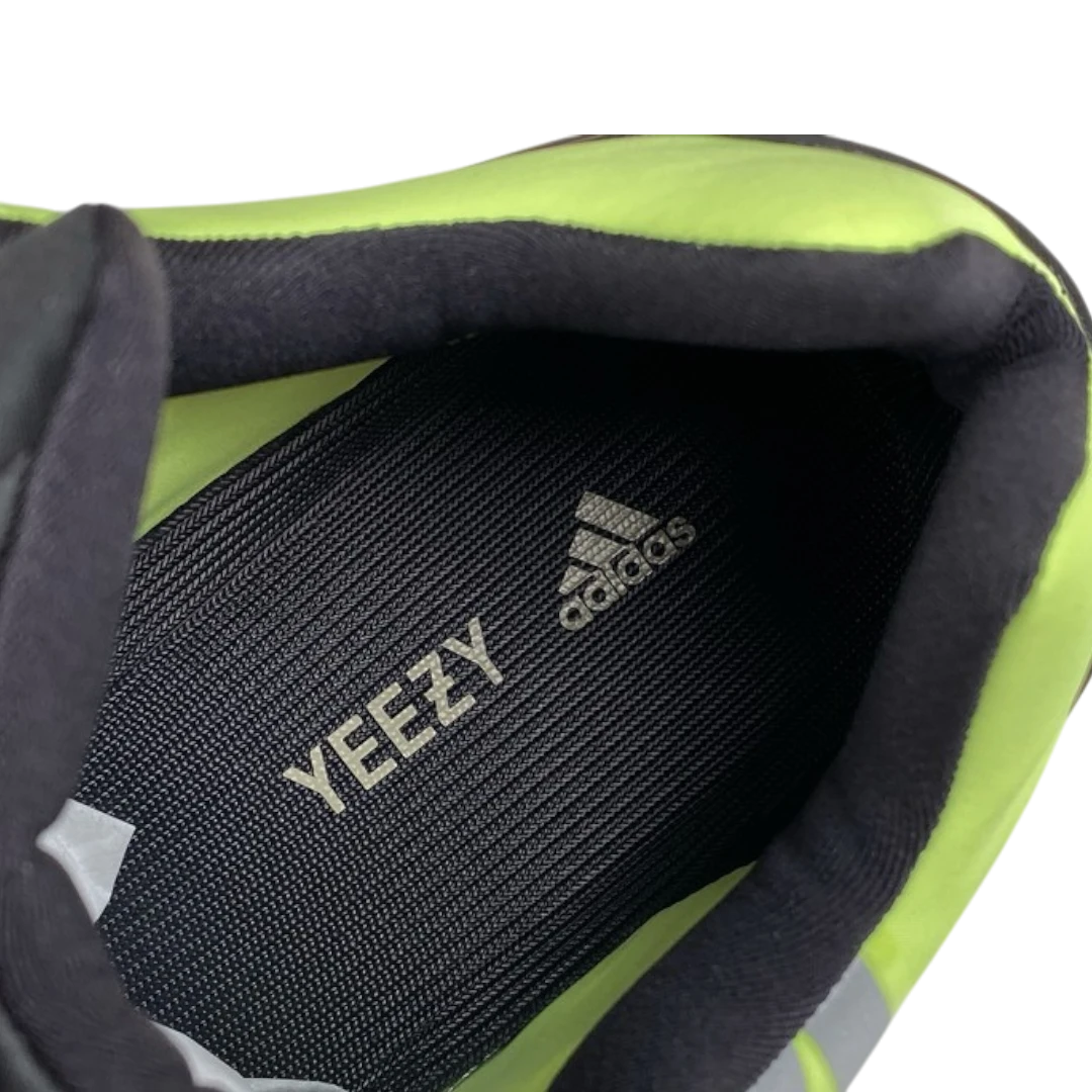 Yzy 700 MNVN 'Phosphor'