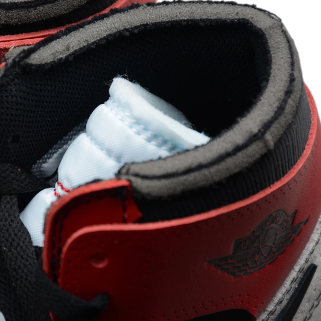 Off-White x AJ1 Retro High Chicago