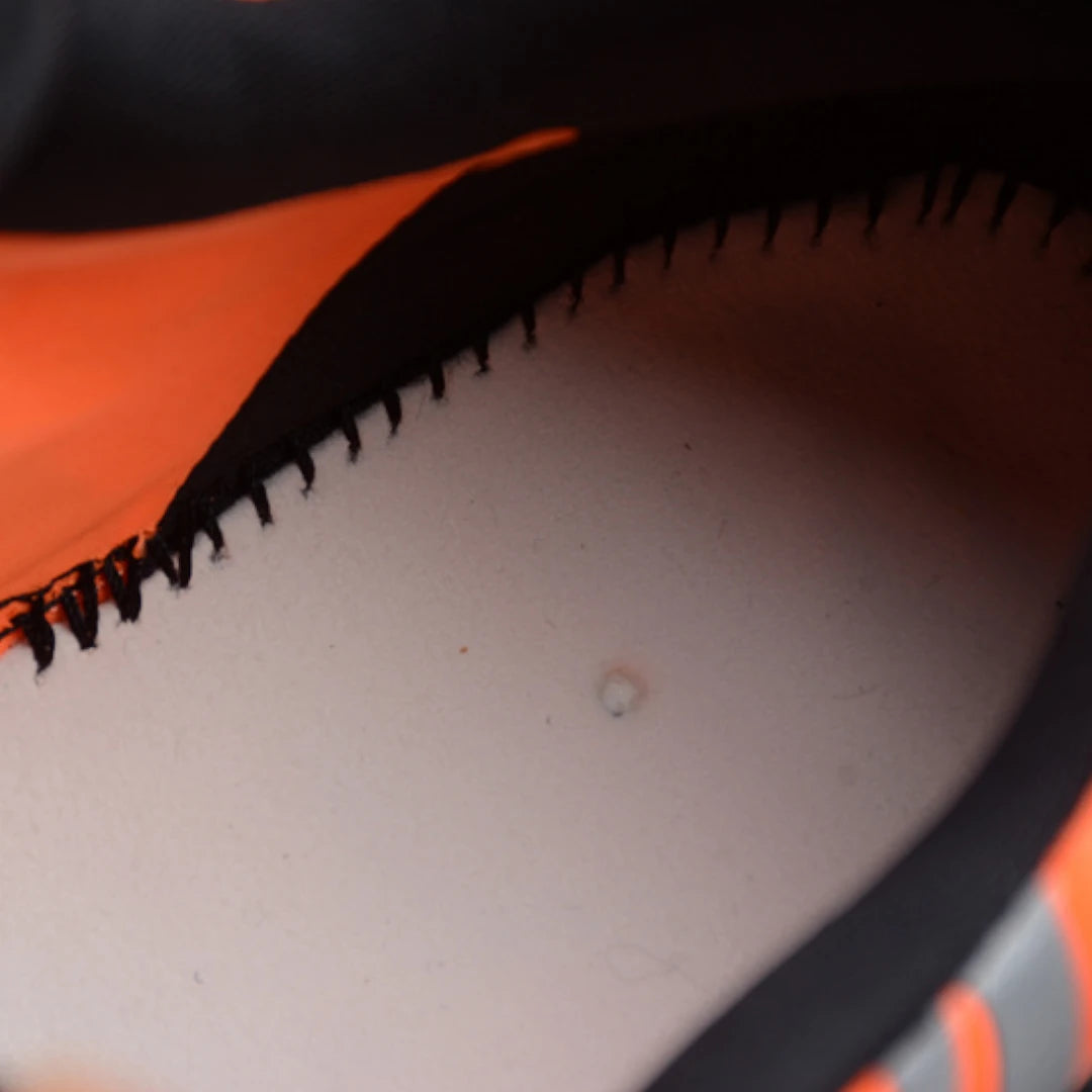 Yzy 700 MNVN 'Orange'