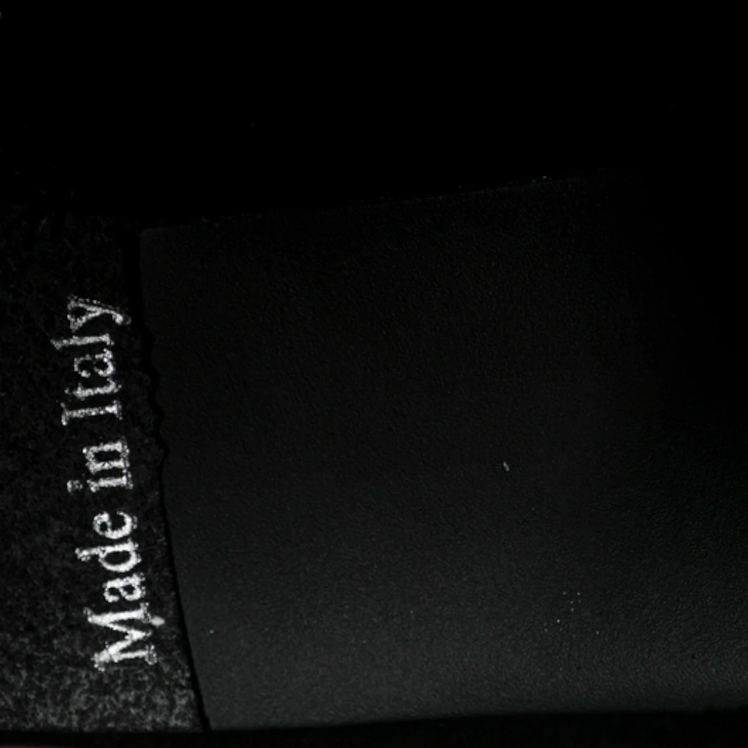 Dlor B22 'Reflective Black'