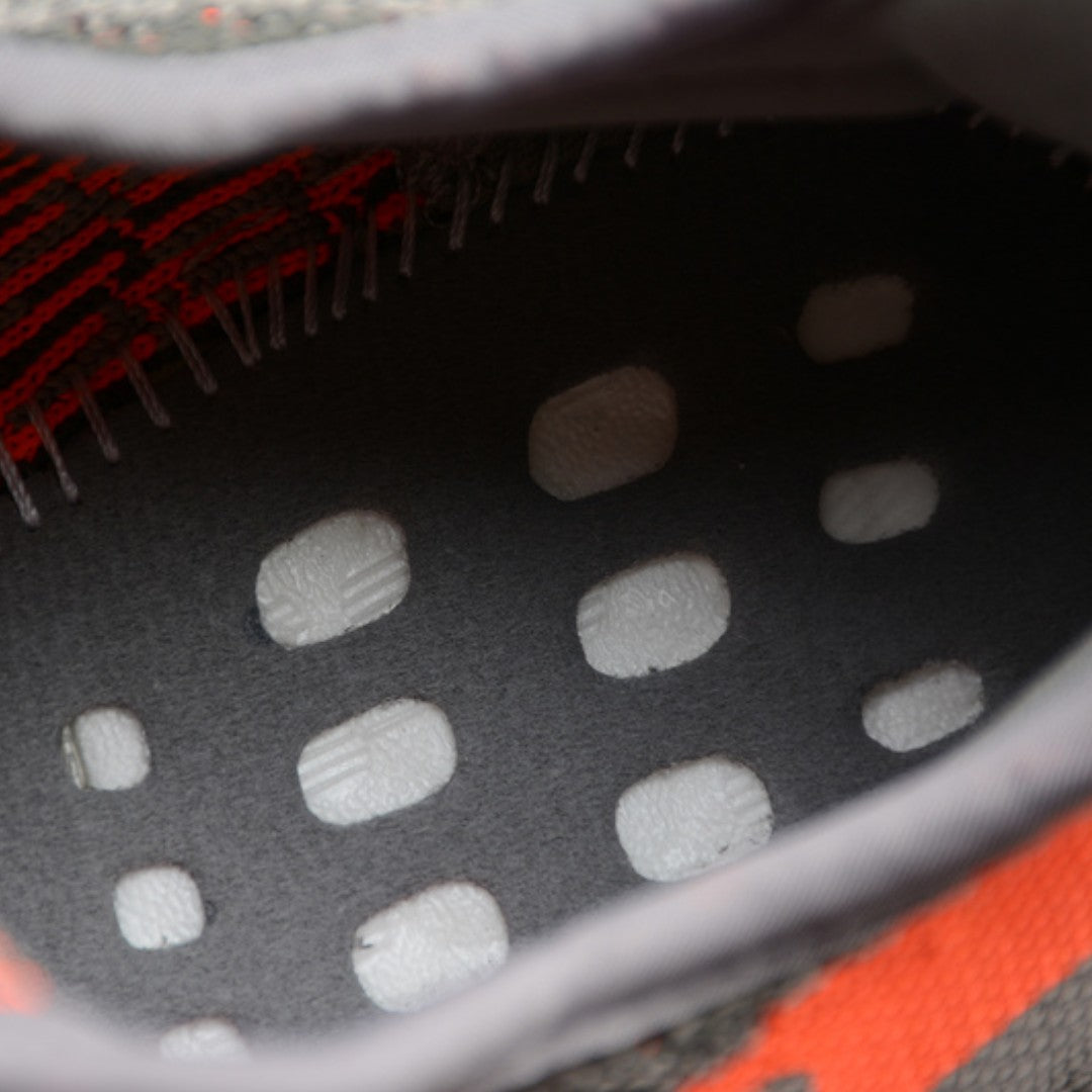 Yzy Boost 350 V2 'Beluga'