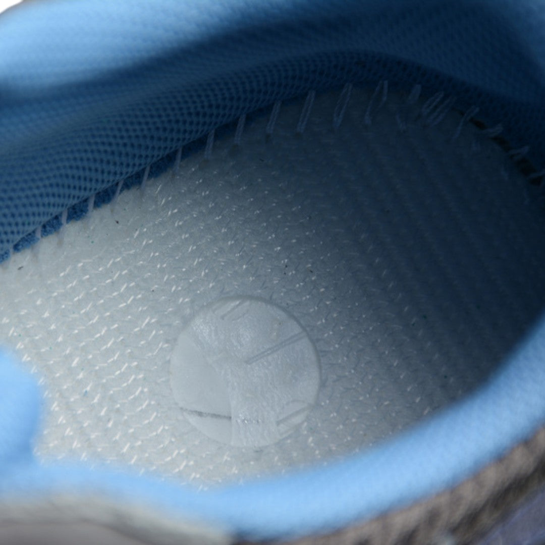 Yzy Boost 700 'Carbon Blue'