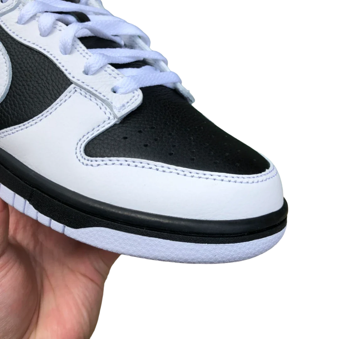 SB Dnk Low 'Reverse Panda'