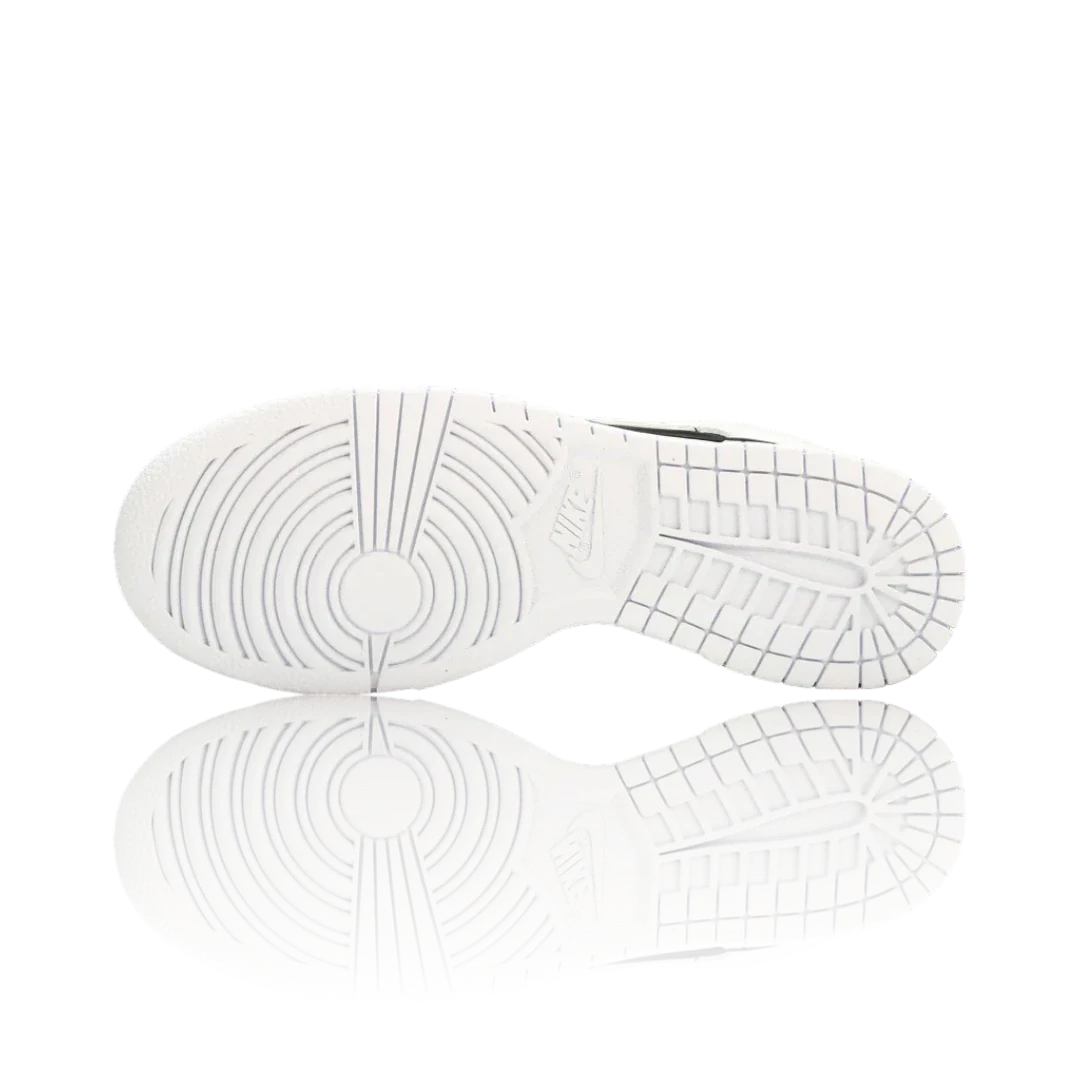 SB Dnk Low 'Reverse Panda'