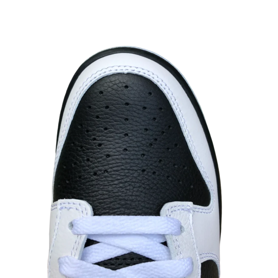 SB Dnk Low 'Reverse Panda'