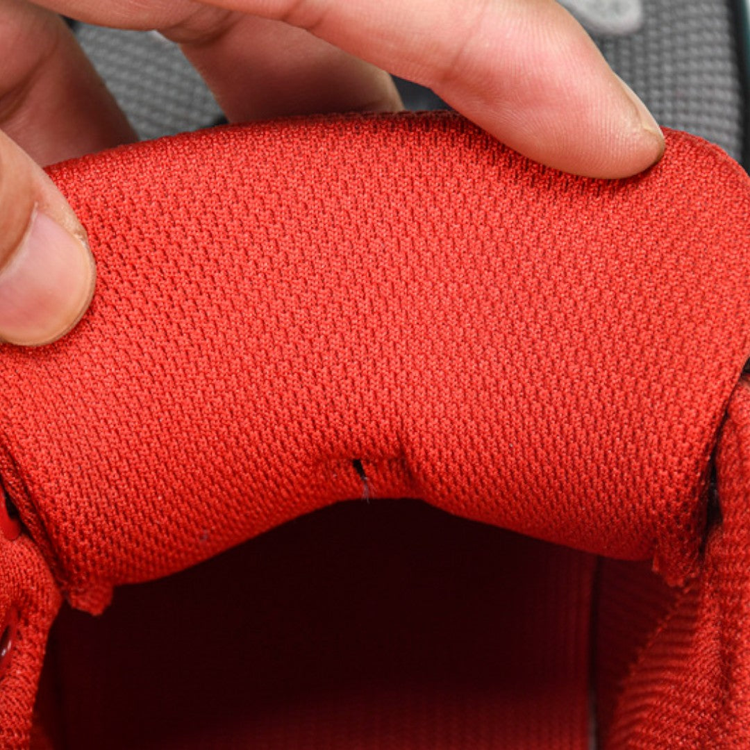Yzy Boost 700 'Hi-Res Red'