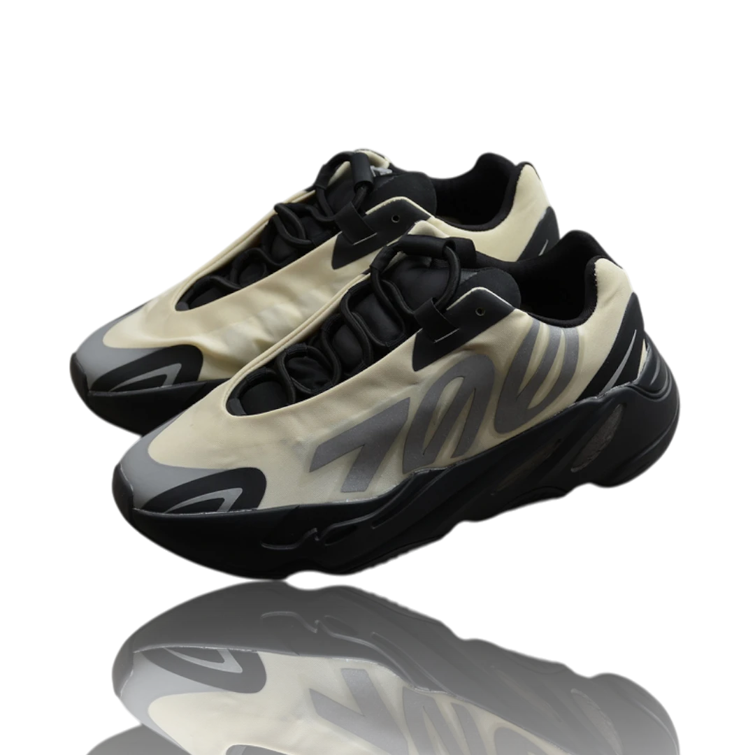 Yzy 700 MNVN 'Bone'