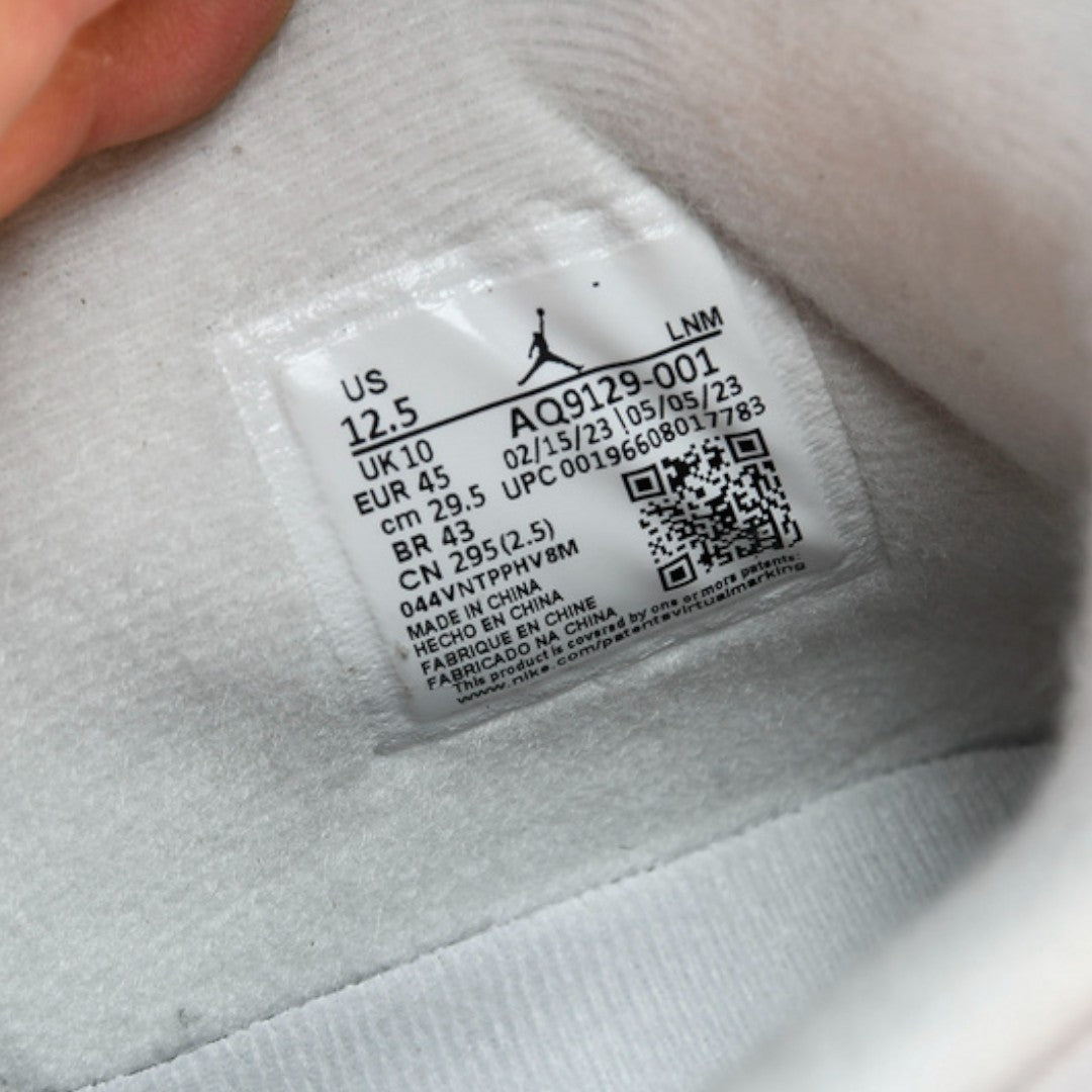 AJ4 Retro WMNS 'Frozen Moments'