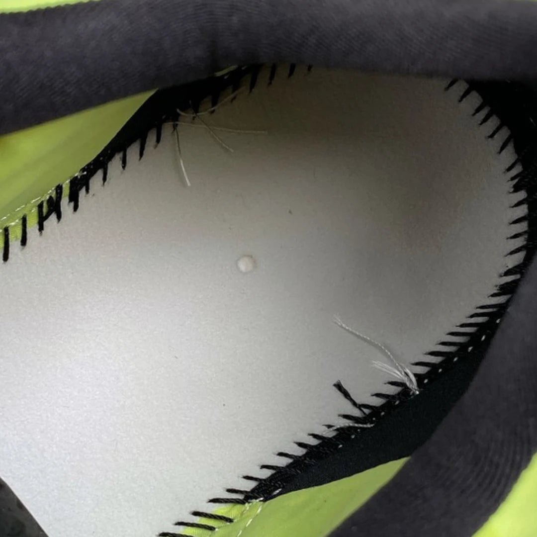 Yzy 700 MNVN 'Phosphor'