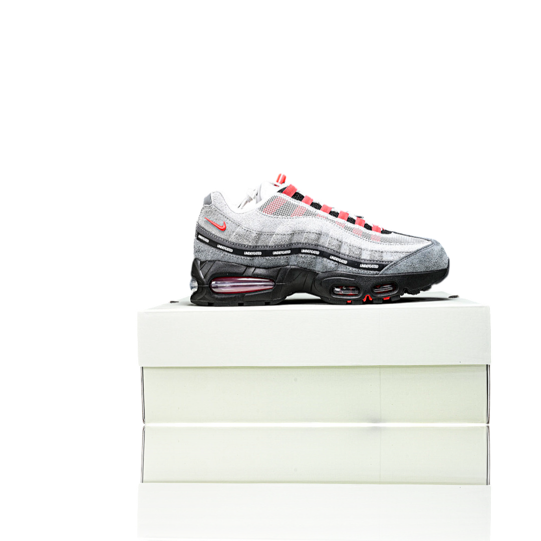 AM95 SP x Undefeated Geo 'Tokyo Bright Crimson'